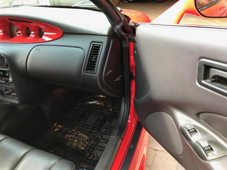 Интерьер Plymouth Prowler 1999 года  (фото 30 из 66)